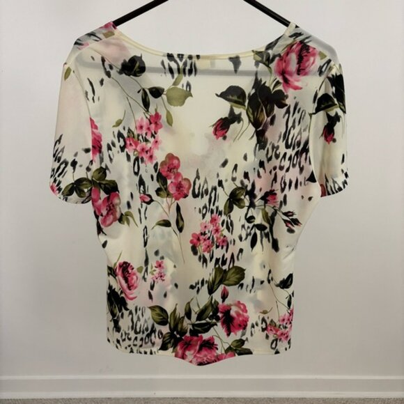 👛 (ANY 2/$20) NiCOLA Short Sleeve Floral Pull On Blouse - Picture 3 of 6
